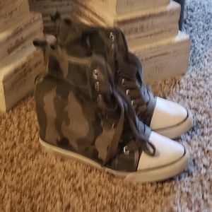 Guess Wedge Tennis Shoes